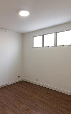 Casa à venda com 190m², 4 quartos e 4 vagas Casa à venda com 190m², 4 quartos e 4 vagasQuarto 1