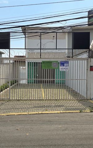 Casa à venda com 190m², 4 quartos e 4 vagas Casa à venda com 190m², 4 quartos e 4 vagasFachada