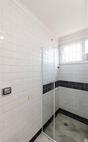 Casa à venda com 190m², 4 quartos e 4 vagas Casa à venda com 190m², 4 quartos e 4 vagasBanheiro