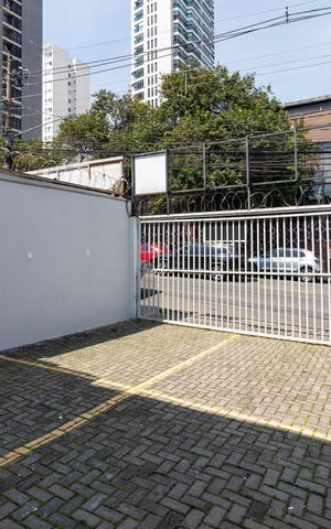 Casa à venda com 190m², 4 quartos e 4 vagas Casa à venda com 190m², 4 quartos e 4 vagasGaragem