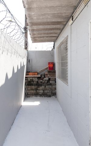 Casa à venda com 190m², 4 quartos e 4 vagas Casa à venda com 190m², 4 quartos e 4 vagasÁrea externa
