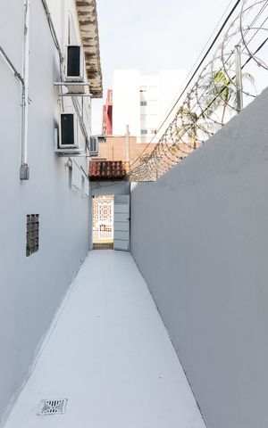Casa à venda com 190m², 4 quartos e 4 vagas Casa à venda com 190m², 4 quartos e 4 vagasÁrea externa