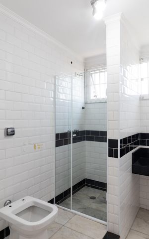 Casa à venda com 190m², 4 quartos e 4 vagas Casa à venda com 190m², 4 quartos e 4 vagasBanheiro