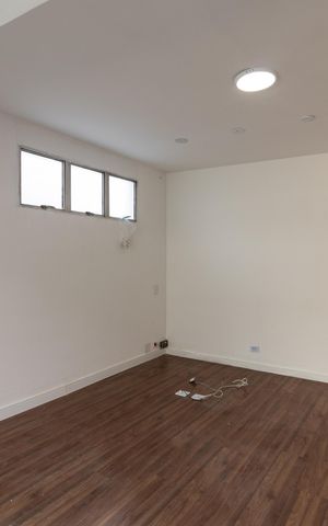 Casa à venda com 190m², 4 quartos e 4 vagas Casa à venda com 190m², 4 quartos e 4 vagasSala