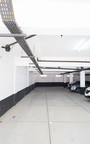 Casa de condomínio à venda com 134m², 3 quartos e 2 vagasArea comum - Garagem