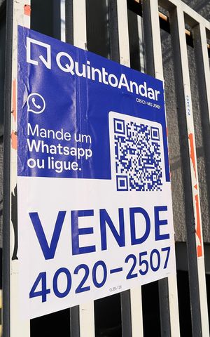 Apartamento à venda com 141m², 4 quartos e 2 vagas Apartamento à venda com 141m², 4 quartos e 2 vagasPlaquinha