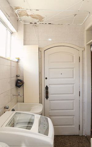 Apartamento à venda com 141m², 4 quartos e 2 vagas Apartamento à venda com 141m², 4 quartos e 2 vagasÁrea de Serviço