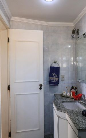Apartamento à venda com 141m², 4 quartos e 2 vagas Apartamento à venda com 141m², 4 quartos e 2 vagasBanheiro da Suíte
