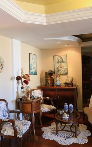 Apartamento à venda com 141m², 4 quartos e 2 vagas Apartamento à venda com 141m², 4 quartos e 2 vagasSala