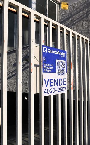 Apartamento à venda com 141m², 4 quartos e 2 vagas Apartamento à venda com 141m², 4 quartos e 2 vagasFachada com Plaquinha