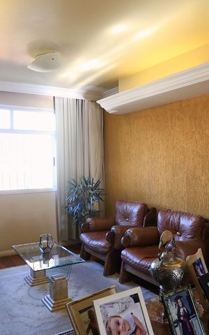 Apartamento à venda com 141m², 4 quartos e 2 vagas Apartamento à venda com 141m², 4 quartos e 2 vagasSala