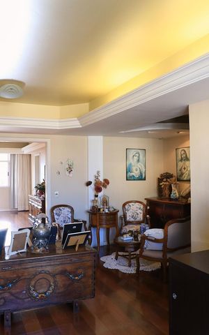Apartamento à venda com 141m², 4 quartos e 2 vagas Apartamento à venda com 141m², 4 quartos e 2 vagasSala