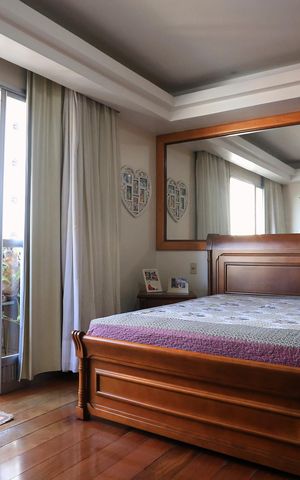 Apartamento à venda com 141m², 4 quartos e 2 vagas Apartamento à venda com 141m², 4 quartos e 2 vagasSuíte
