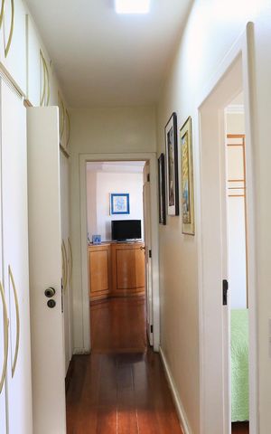 Apartamento à venda com 141m², 4 quartos e 2 vagas Apartamento à venda com 141m², 4 quartos e 2 vagasCorredor