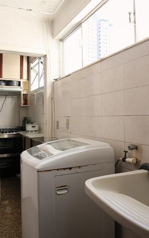 Apartamento à venda com 141m², 4 quartos e 2 vagas Apartamento à venda com 141m², 4 quartos e 2 vagasÁrea de Serviço
