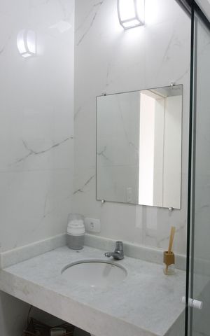 Casa de condomínio para alugar com 350m², 3 quartos e 3 vagasBanheiro Social