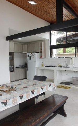 Casa de condomínio para alugar com 350m², 3 quartos e 3 vagasCozinha