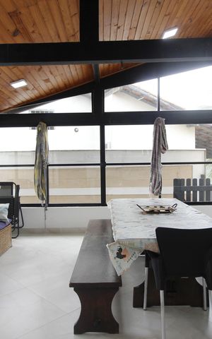 Casa de condomínio para alugar com 350m², 3 quartos e 3 vagasCozinha