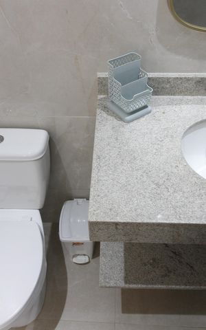 Casa de condomínio para alugar com 350m², 3 quartos e 3 vagasBanheiro da Suíte 2