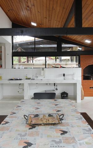 Casa de condomínio para alugar com 350m², 3 quartos e 3 vagasCozinha