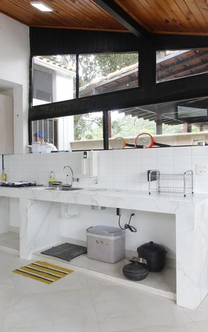 Casa de condomínio para alugar com 350m², 3 quartos e 3 vagasCozinha