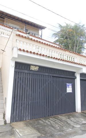 Casa de condomínio para alugar com 350m², 3 quartos e 3 vagasFachada