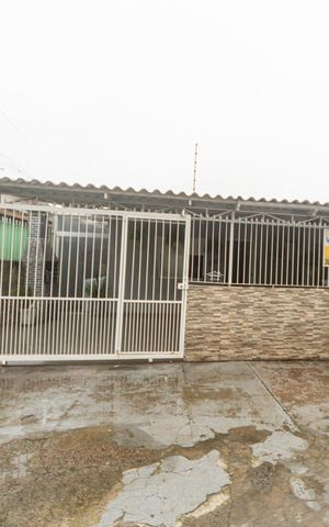 Casa à venda com 112m², 2 quartos e 1 vaga Casa à venda com 112m², 2 quartos e 1 vagaFachada