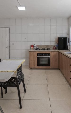 Casa à venda com 250m², 6 quartos e sem vaga