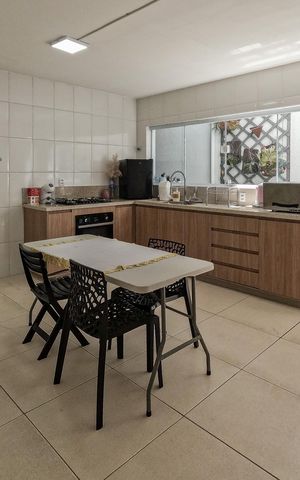 Casa à venda com 250m², 6 quartos e sem vaga