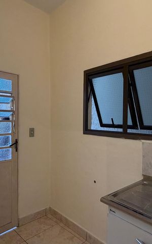 Casa para alugar com 48m², 1 quarto e sem vaga