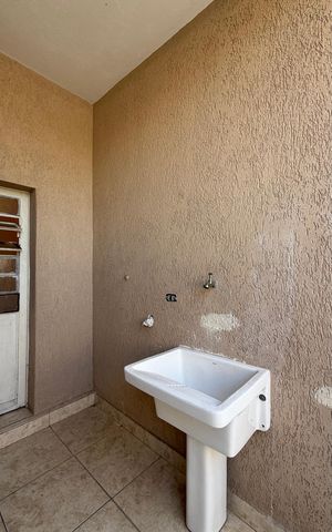 Casa para alugar com 48m², 1 quarto e sem vaga
