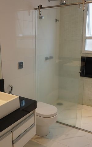 Casa de condomínio à venda com 217m², 2 quartos e 4 vagasBanheiro da Suíte 1