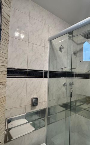 Apartamento à venda com 164m², 3 quartos e 2 vagas Apartamento à venda com 164m², 3 quartos e 2 vagasBanheiro do Quarto 1