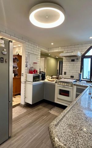 Apartamento à venda com 164m², 3 quartos e 2 vagas Apartamento à venda com 164m², 3 quartos e 2 vagasCozinha