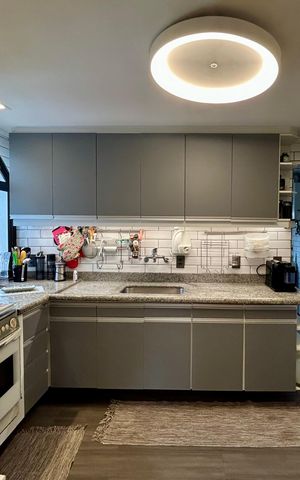 Apartamento à venda com 164m², 3 quartos e 2 vagas Apartamento à venda com 164m², 3 quartos e 2 vagasCozinha