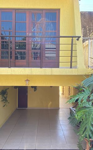 Casa à venda com 181m², 3 quartos e 2 vagasÁrea externa - Garagem 