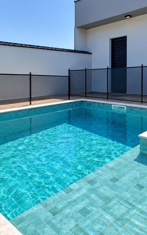 Casa de condomínio à venda com 191m², 3 quartos e 4 vagas Casa de condomínio à venda com 191m², 3 quartos e 4 vagasÁrea externa