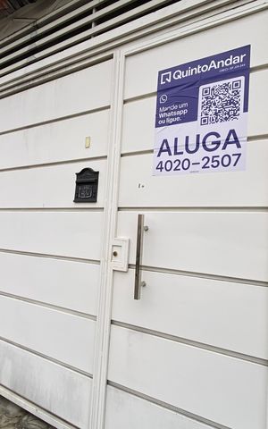 Casa para alugar com 189m², 3 quartos e 3 vagas Casa para alugar com 189m², 3 quartos e 3 vagasFachada e Placa