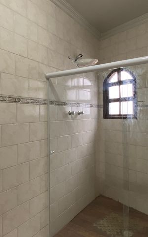 Casa para alugar com 189m², 3 quartos e 3 vagas Casa para alugar com 189m², 3 quartos e 3 vagasBanheiro da Suíte