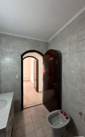 Casa para alugar com 400m², 3 quartos e 10 vagasBanheiro Social