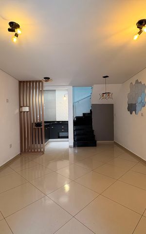 Casa à venda com 151m², 2 quartos e 2 vagas Casa à venda com 151m², 2 quartos e 2 vagasSala