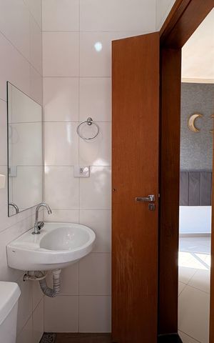 Casa à venda com 151m², 2 quartos e 2 vagas Casa à venda com 151m², 2 quartos e 2 vagasBanheiro da suíte 2