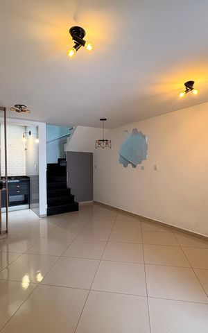 Casa à venda com 151m², 2 quartos e 2 vagas Casa à venda com 151m², 2 quartos e 2 vagasSala