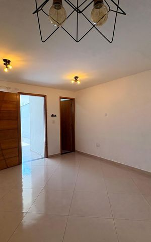 Casa à venda com 151m², 2 quartos e 2 vagas Casa à venda com 151m², 2 quartos e 2 vagasSala