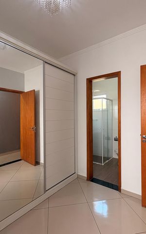 Casa à venda com 151m², 2 quartos e 2 vagas Casa à venda com 151m², 2 quartos e 2 vagasSuite 1