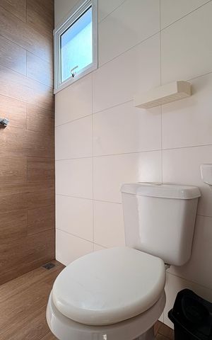 Casa à venda com 151m², 2 quartos e 2 vagas Casa à venda com 151m², 2 quartos e 2 vagasBanheiro da suíte 2