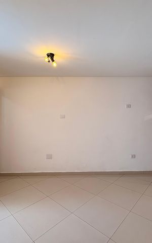 Casa à venda com 151m², 2 quartos e 2 vagas Casa à venda com 151m², 2 quartos e 2 vagasSala
