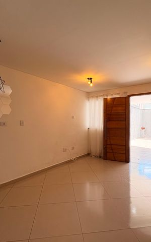 Casa à venda com 151m², 2 quartos e 2 vagas Casa à venda com 151m², 2 quartos e 2 vagasSala