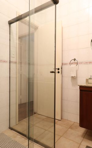 Casa à venda com 370m², 3 quartos e 5 vagasBanheiro Social