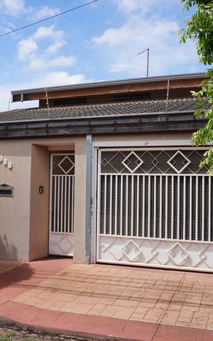 Casa à venda com 132m², 3 quartos e 3 vagasFachada placa PXZV 1433